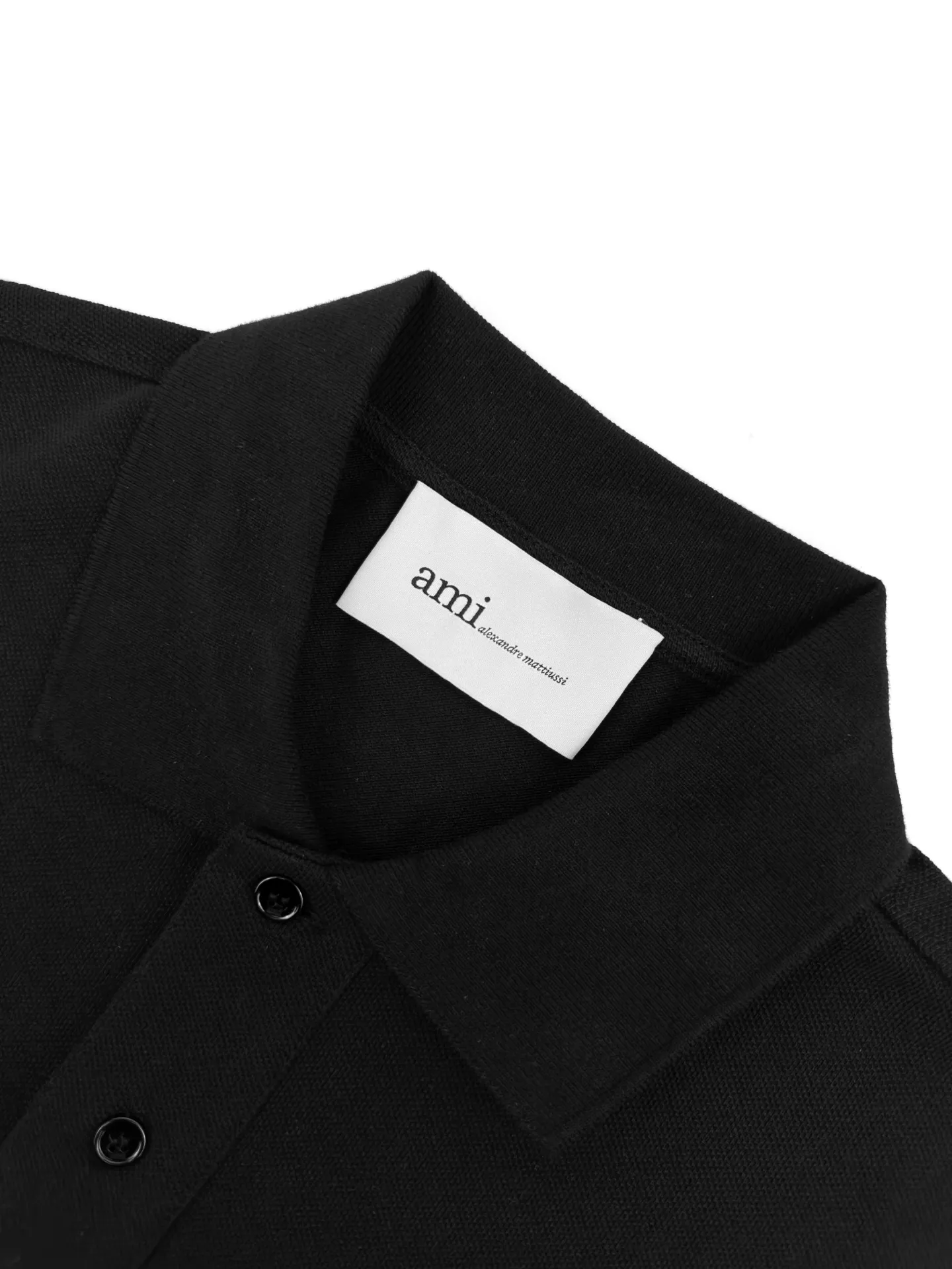Logo embroidered Polo shirt, custom-made cloud cotton double-bead luxury weaving, crisp and stylish, soft and skin-friendly, with ink black as the base, hiding edge in silence. Pure white love embroidery on the chest is a gilded footnote of French romance. AMI dark embroidery on the back is engraved with a low-key emblem, allowing the sense of luxury to be hidden in the details. The size of the clothes is printed with love, which is the perfect resonance of simplicity and luxury. It is also a French monologue when walking. Process 1: Adopt imported machine embroidery process, use advanced computer control system and precision mechanical components to realize the embroidery work of Ami logo and letters with high precision and smooth and delicate lines. Process 2: The fabrics have been fermented and washed for better hand texture. Not easy to deform, not easy to shrink, not easy to fade, and maintain long-term beauty. Accessories: Customized 1:1 Ami buttons Customized 1:1 Ami trademark Version: Fitted version Size: S M L XL Style number: BB 818